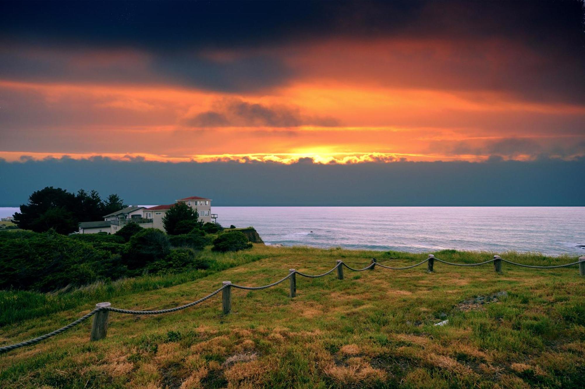 Amazing Oceanview 2 Bedroom Oceanfront! By Oceanviewhottubs Shelter Cove, Ca Tesla Ev Station Esterno foto